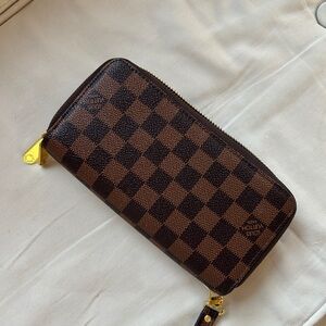 Checkered double zip wristlet